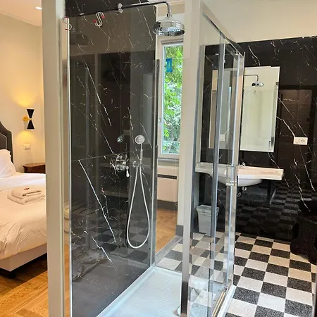 Santa Monica Townhouse 4*